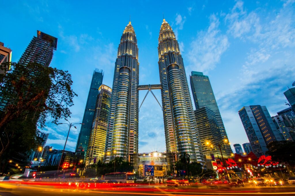 Panduan Liburan ke Malaysia 2026: Syarat Masuk & Tips Internetan Anti Lelet